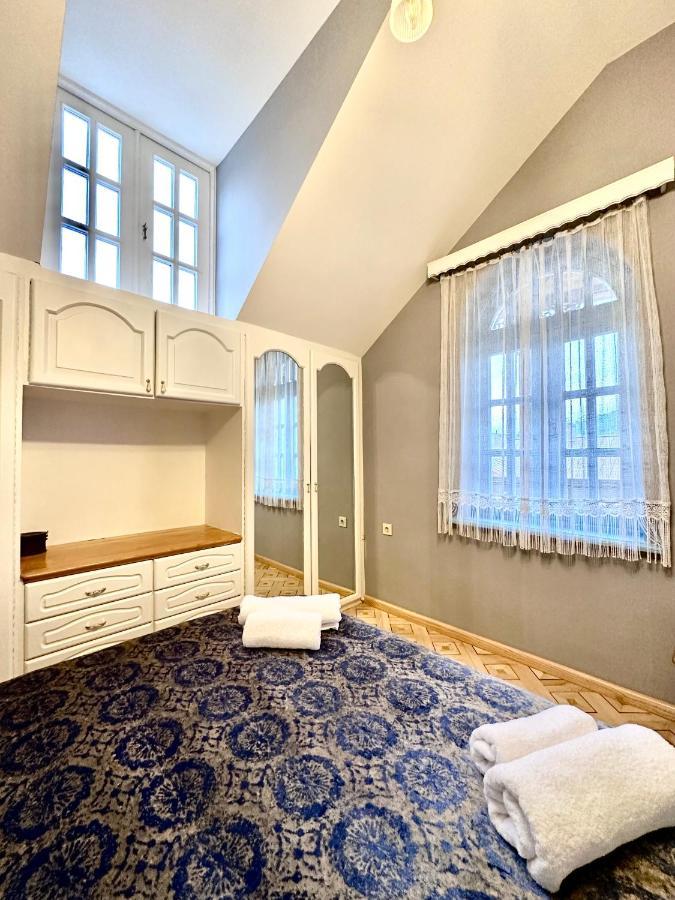 Hotel Embassy ティビリシ エクステリア 写真