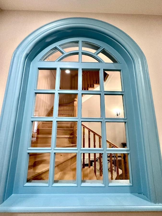 Hotel Embassy ティビリシ エクステリア 写真