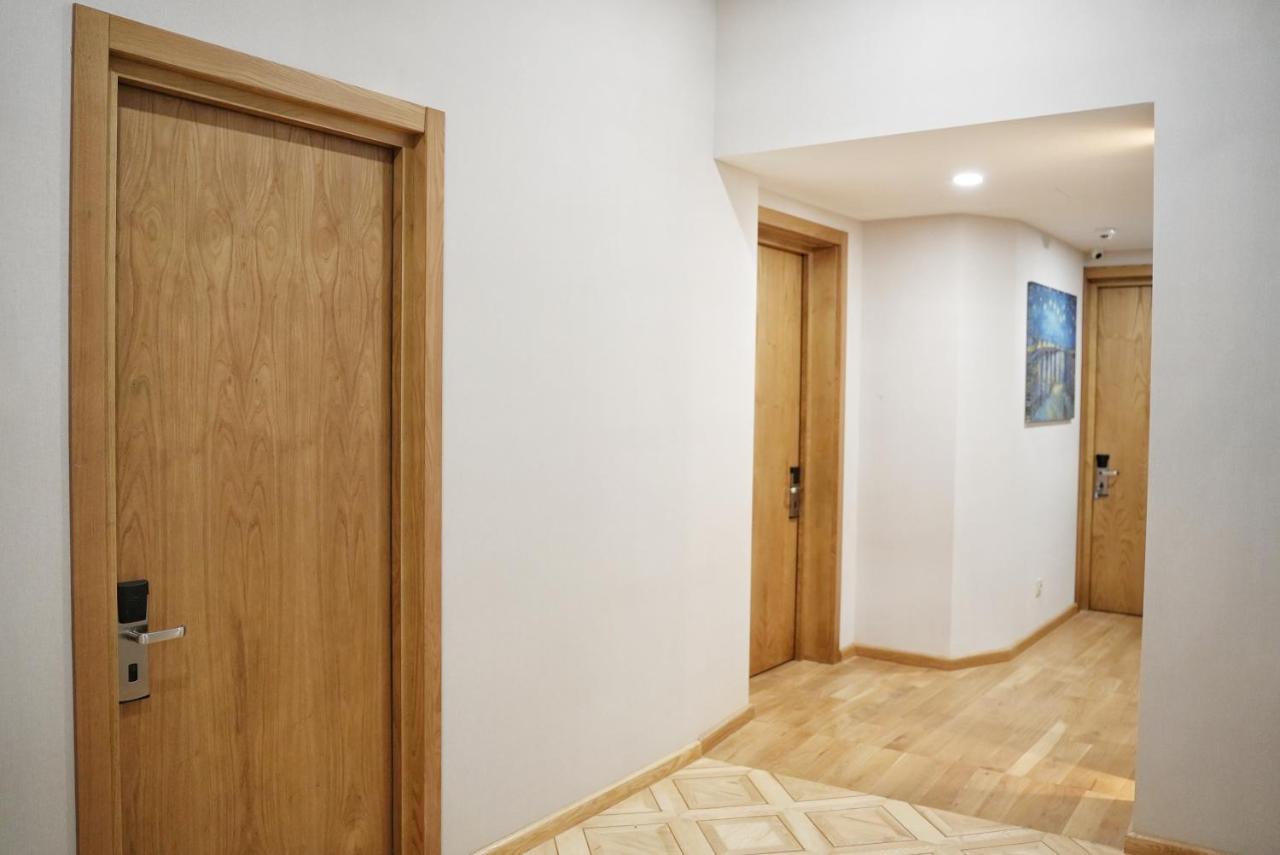 Hotel Embassy ティビリシ エクステリア 写真