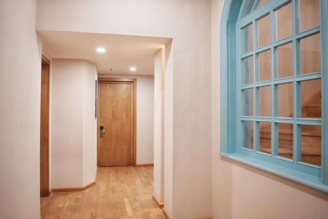 Hotel Embassy ティビリシ エクステリア 写真