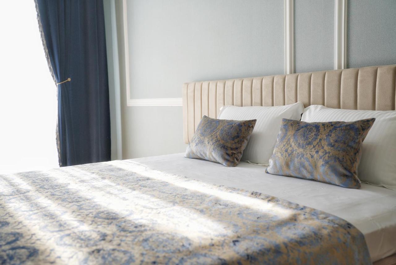 Hotel Embassy ティビリシ エクステリア 写真