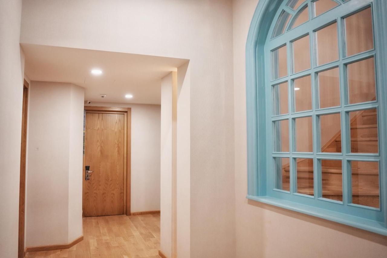 Hotel Embassy ティビリシ エクステリア 写真
