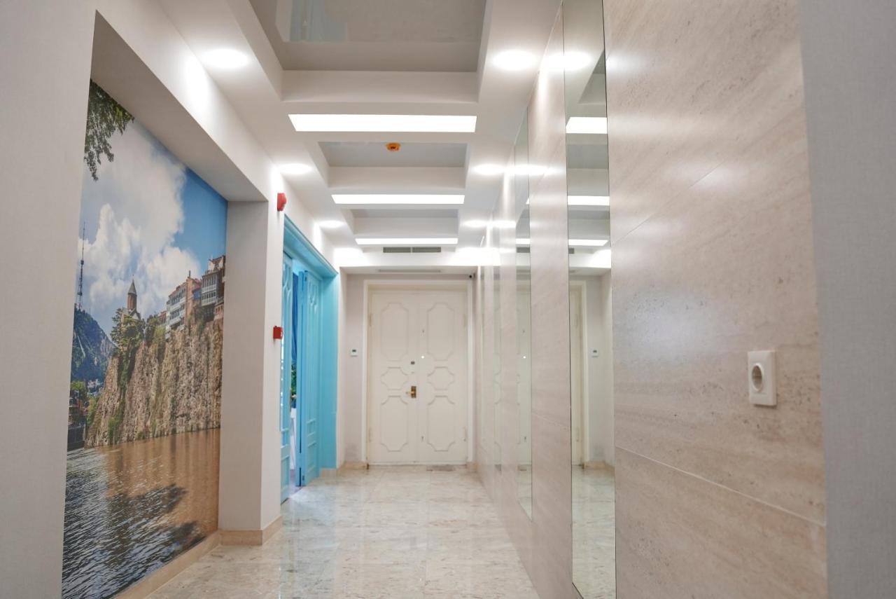 Hotel Embassy ティビリシ エクステリア 写真